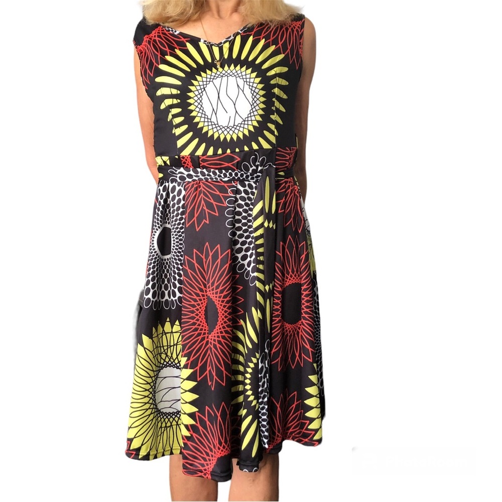 Cap sleeve ladies summer dress black with white yellow and red pattern size lg